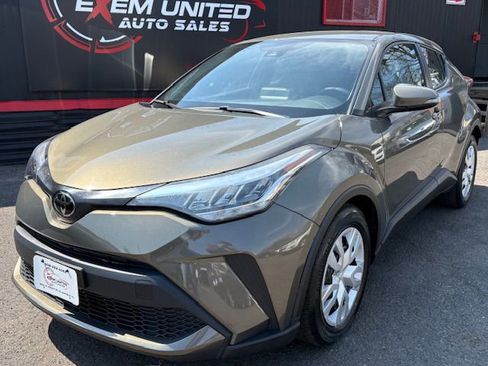 Used 2021 Toyota C-HR LE FWD image 1