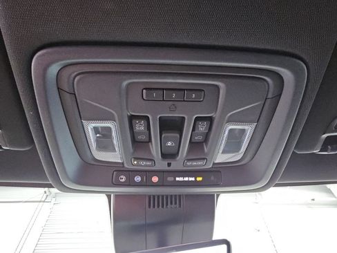 Used 2022 Chevrolet Silverado 1500 ZR2 w/ Technology Package AWD/4WD image 25
