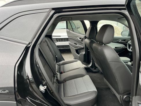 Used 2025 Chevrolet Trax LT w/ LT Convenience Package image 25