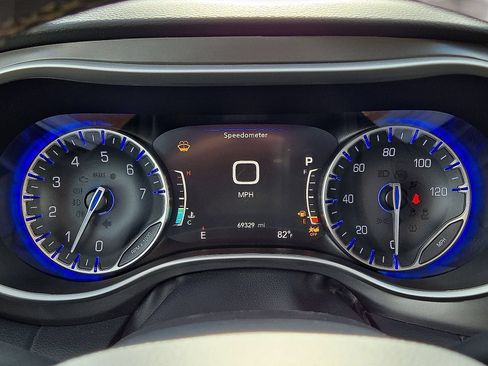 Used 2024 Chrysler Pacifica Touring-L FWD image 26