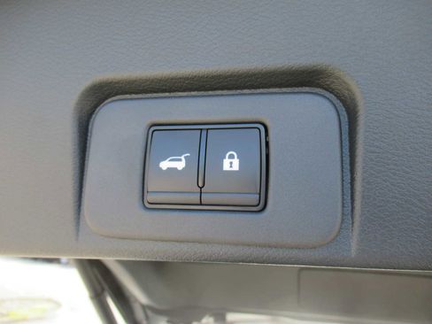 Used 2024 Nissan Rogue SV image 6