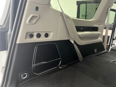 Used 2024 Jeep Wagoneer Series II w/ Flexible Seating Group image 39