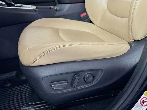 Used 2019 Toyota RAV4 Limited w/ Advanced Technology Package image 23