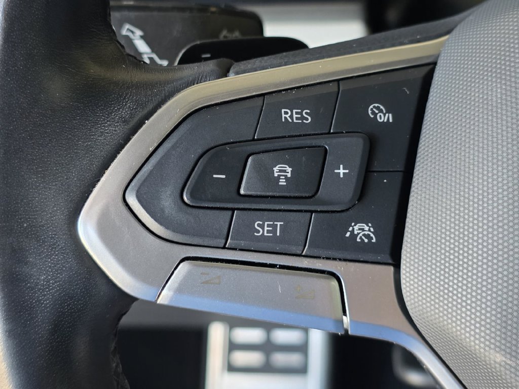 Used 2024 Volkswagen Atlas Cross Sport SEL Premium R-Line AWD/4WD image 28