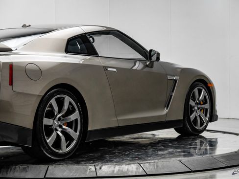 Used 2009 Nissan GT-R Premium image 19