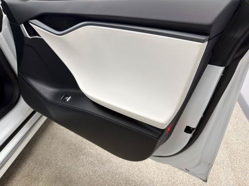 Used 2020 Tesla Model S AWD image 13