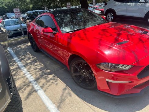 Used 2018 Ford Mustang Coupe w/ Black Accent Pkg RWD image 6