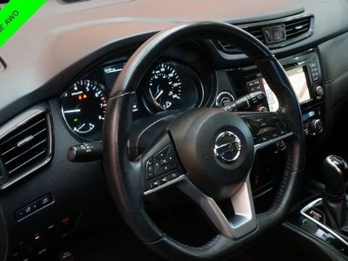 Used 2017 Nissan Rogue SV w/ SV Premium Package image 9