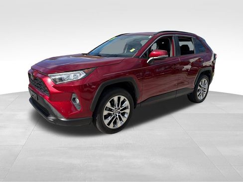 Used 2021 Toyota RAV4 XLE Premium FWD image 3
