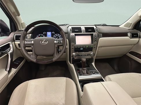 Used 2018 Lexus GX 460 Premium w/ Premium Package image 22