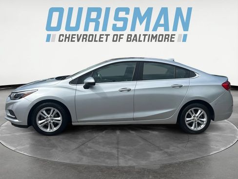 Used 2017 Chevrolet Cruze LT FWD image 3