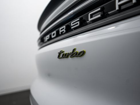 Certified 2025 Porsche Cayenne Turbo AWD/4WD image 28