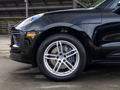 Certified 2025 Porsche Macan image 13