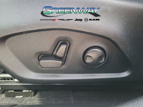 Used 2023 Jeep Compass Latitude image 18