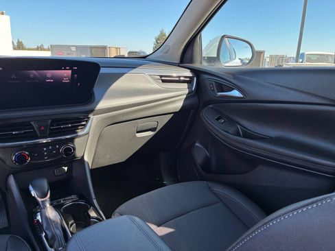Used 2025 Buick Encore GX Preferred AWD/4WD image 33