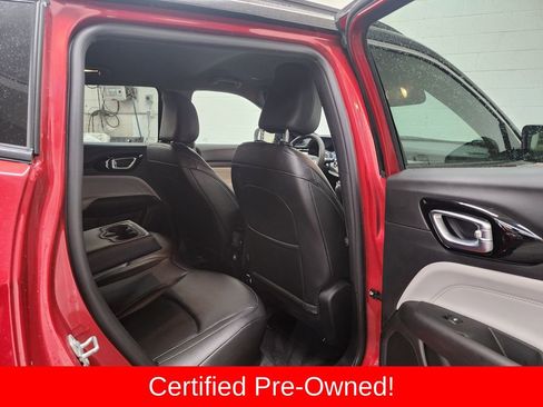 Certified 2025 Jeep Compass Limited image 33