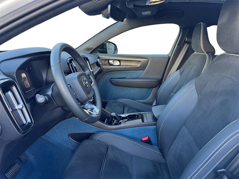 Certified 2022 Volvo C40 P8 Recharge Ultimate image 11