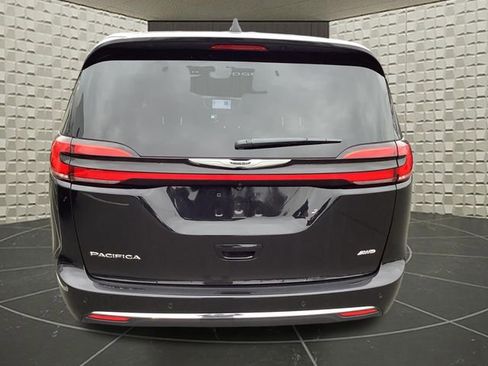 New 2026 Chrysler Pacifica Select image 7