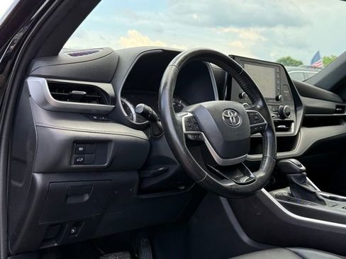 Used 2022 Toyota Highlander XSE image 9