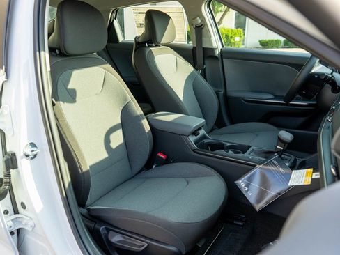New 2025 Kia K4 LX image 9