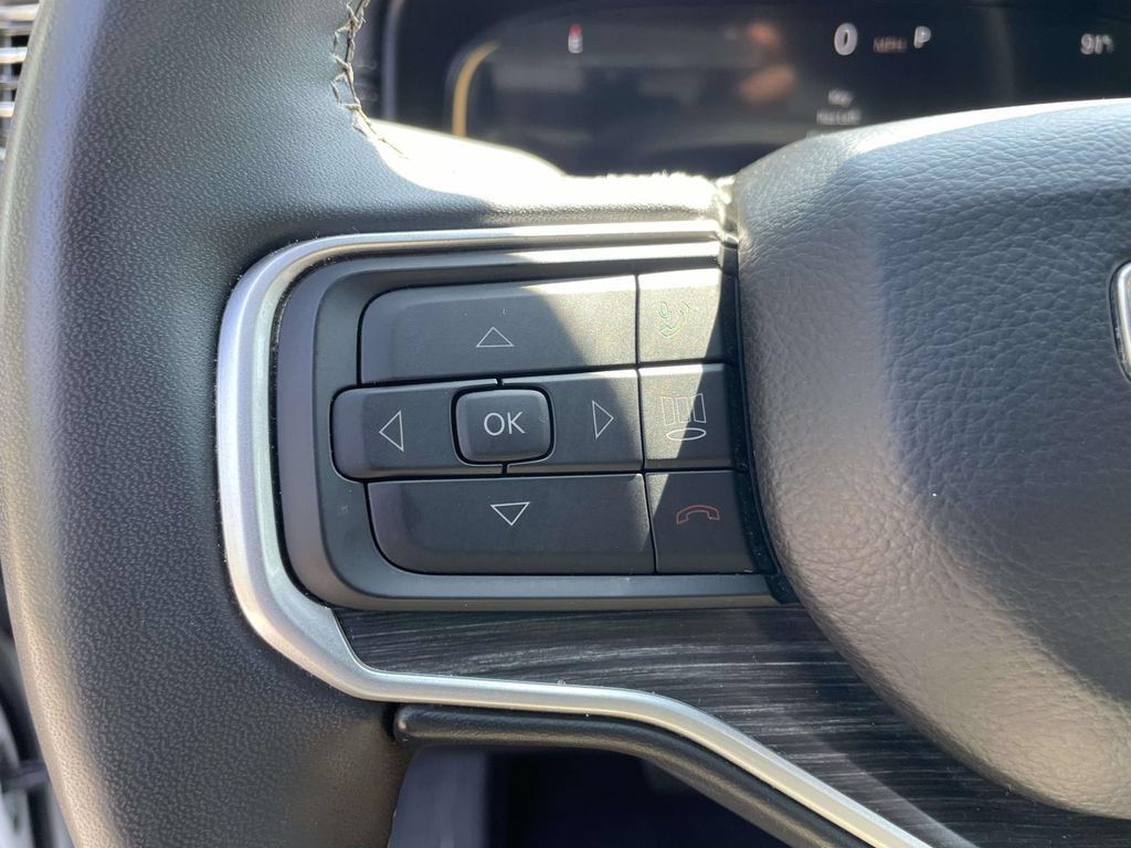 Used 2024 Jeep Wagoneer L Series II w/ Flexible Seating Group AWD/4WD image 20