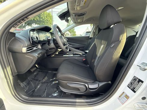 Certified 2024 Hyundai Elantra SEL FWD image 13