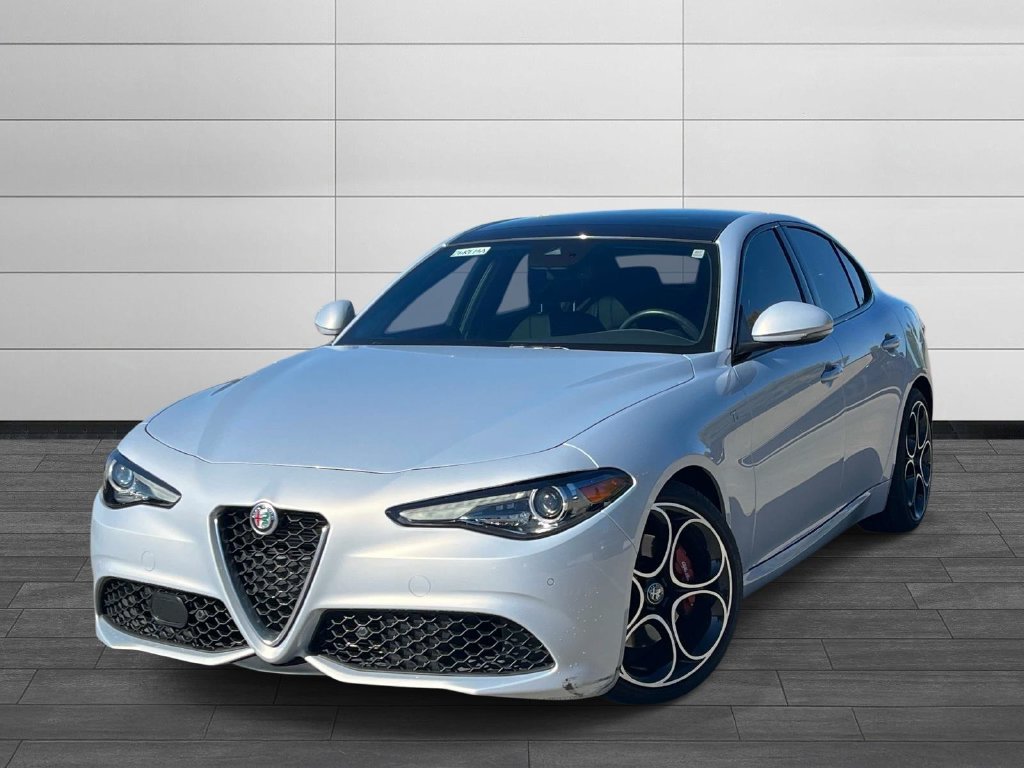 Used 2022 Alfa Romeo Giulia Ti RWD image 1