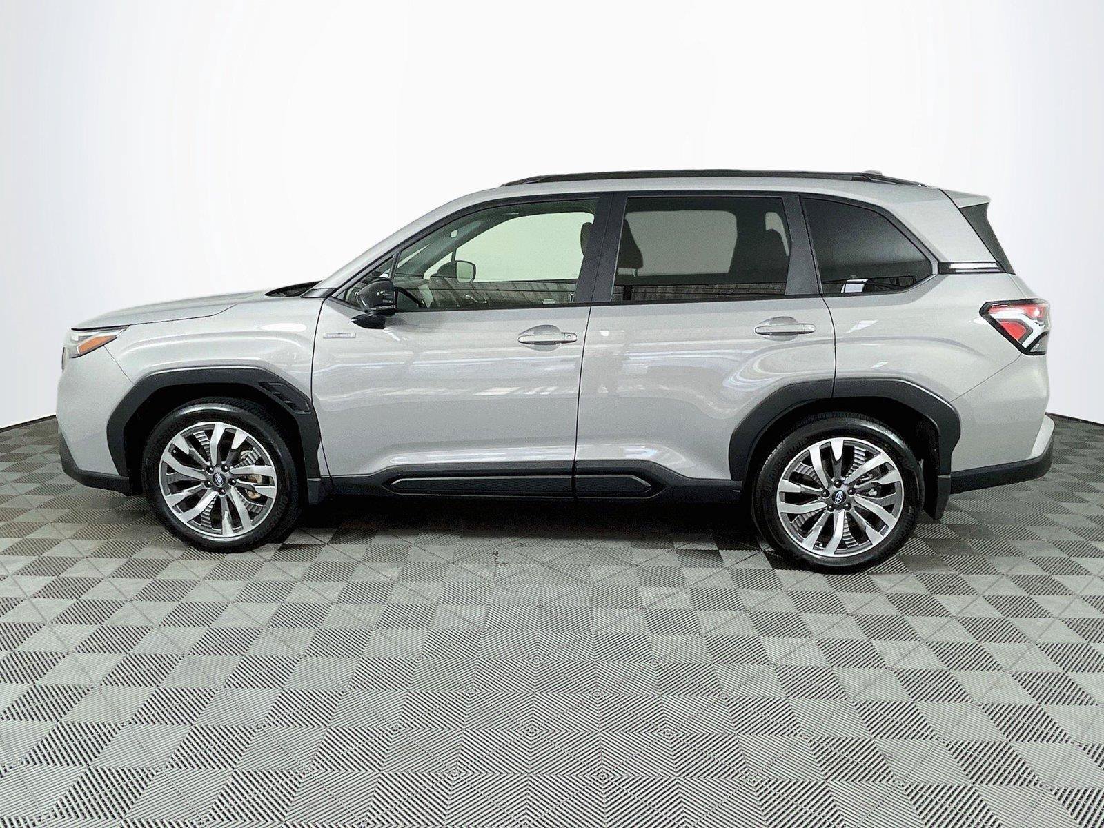 Used 2025 Subaru Forester Touring w/ Protection Package (1PH) AWD/4WD image 4