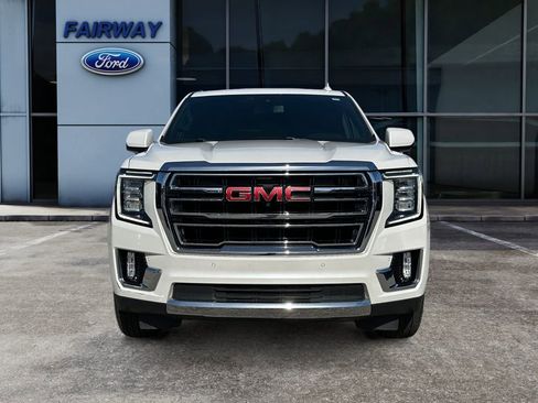 Used 2022 GMC Yukon XL SLT w/ SLT Premium Package image 3