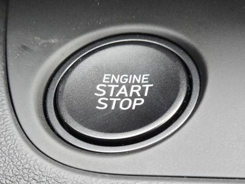 Used 2025 Hyundai Elantra SEL image 30