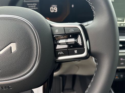 New 2025 Kia Sorento S image 19
