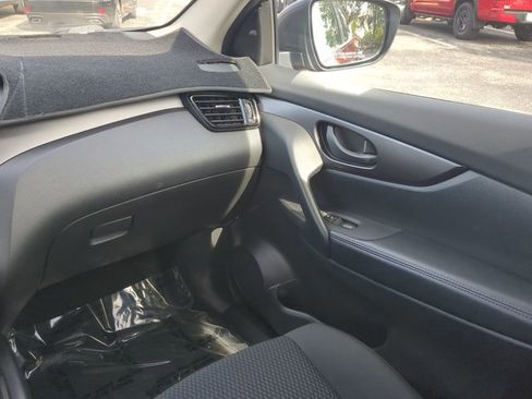 Certified 2022 Nissan Rogue Sport S image 17