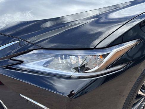 Used 2024 Lexus ES 350 w/ Premium Package FWD image 9
