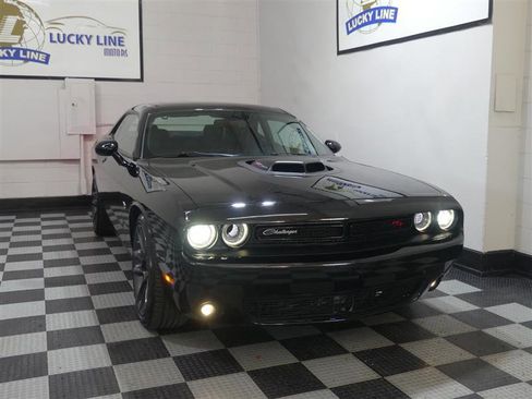 Used 2022 Dodge Challenger R/T Scat Pack w/ Shaker Package RWD image 4