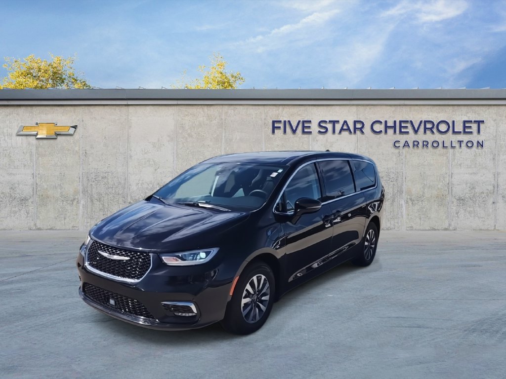 Used 2024 Chrysler Pacifica Limited FWD image 4