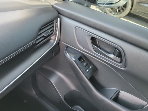 Certified 2024 Nissan Rogue S FWD image 28