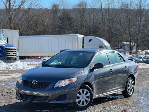 Used 2010 Toyota Corolla LE image 2