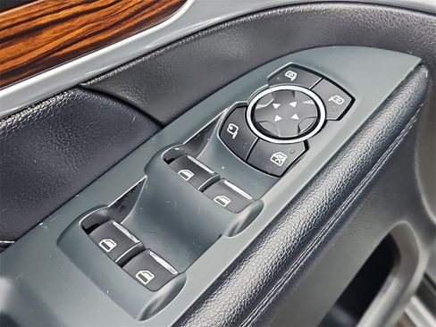 Used 2018 Ford Explorer Limited image 28