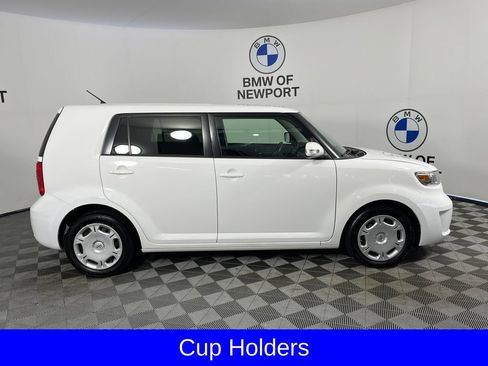 Used 2010 Scion xB FWD image 10