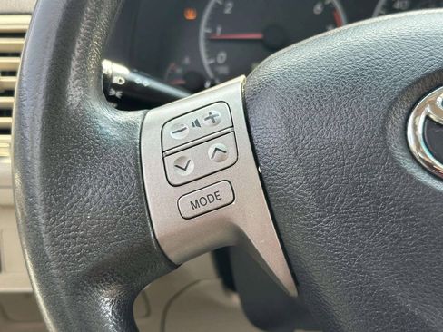 Used 2012 Toyota Corolla LE FWD image 25