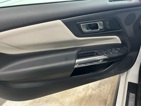 Used 2025 Ford Mustang GT Premium RWD image 17
