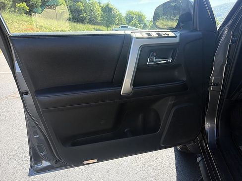 Used 2018 Toyota 4Runner SR5 Premium AWD/4WD image 9