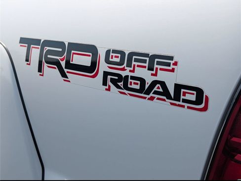Used 2015 Toyota Tacoma 4x4 Access Cab V6 w/ TRD Off-Road Package image 29