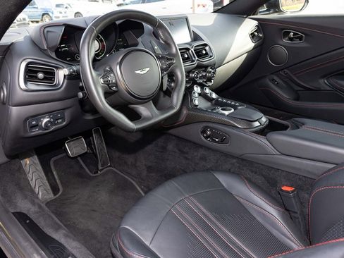 Used 2023 Aston Martin V8 Vantage Coupe image 2