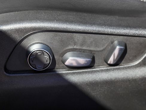 Used 2024 Cadillac XT4 Premium Luxury image 11