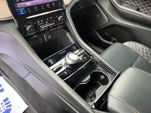 Used 2025 Jeep Grand Cherokee Summit AWD/4WD image 14