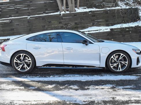 Used 2022 Audi e-tron GT Premium Plus w/ Performance Package image 10