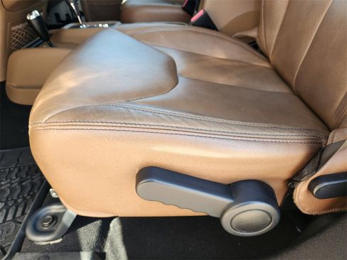 Used 2017 Jeep Wrangler Unlimited Sahara w/ Connectivity Group image 25