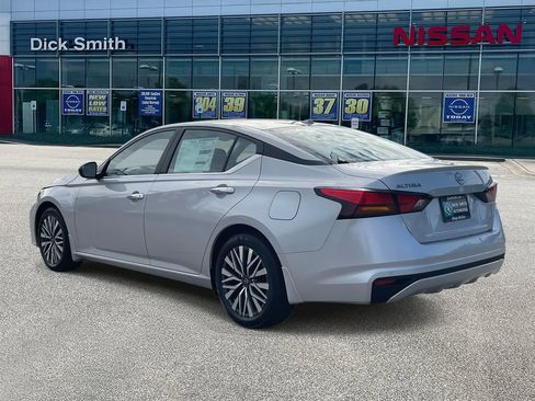New 2025 Nissan Altima 2.5 SV image 4