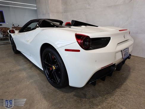 Used 2018 Ferrari 488 Spider RWD image 12